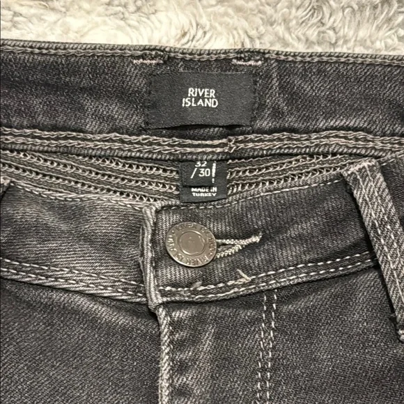 River Island (UK Brand) Men's Black Distressed Jeans size 32 - Picture 2 of 7